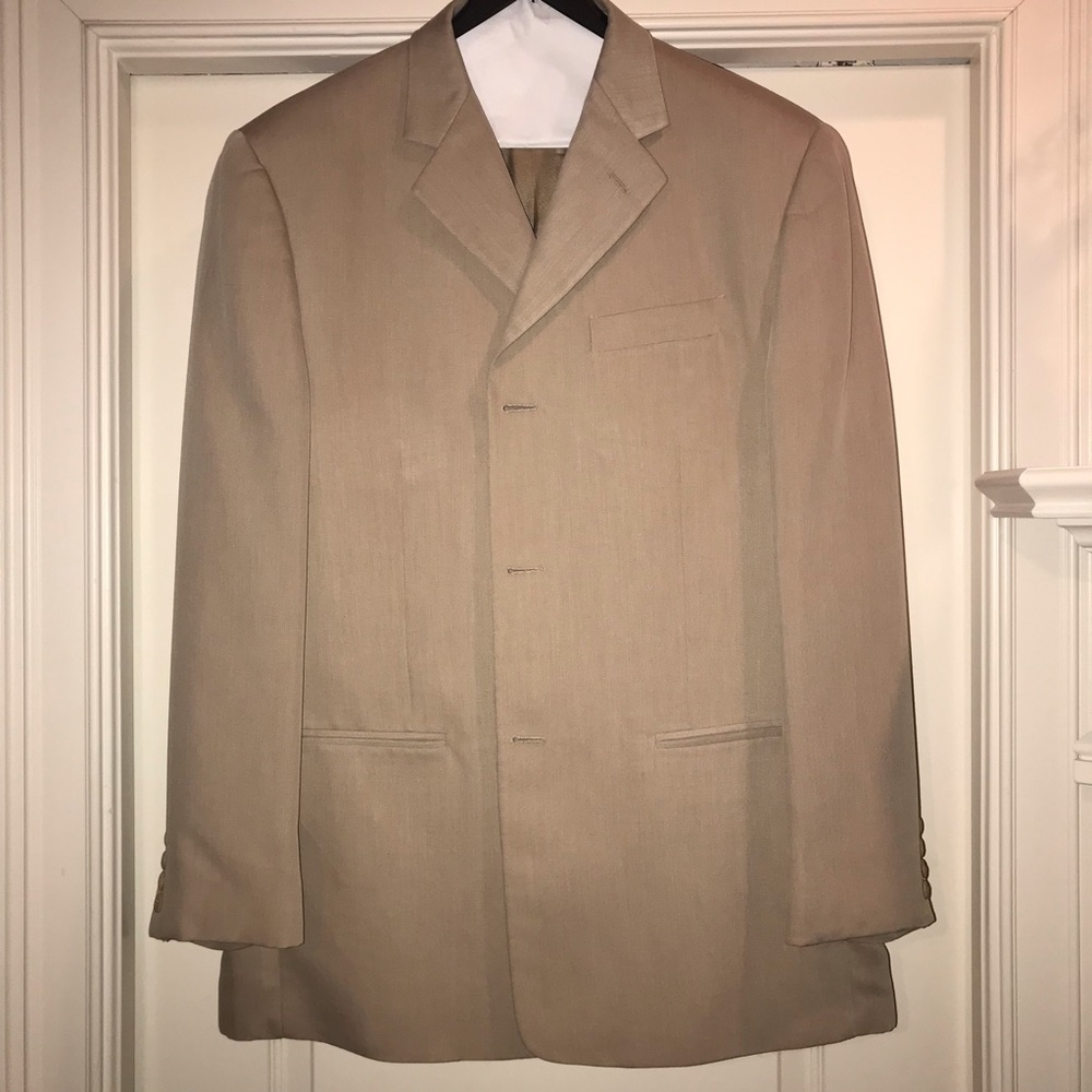 Bacharach men’s Italian suit.
